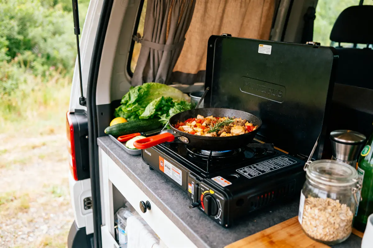 80 recettes en van et camping-car : rapides &amp; faciles à cuisiner