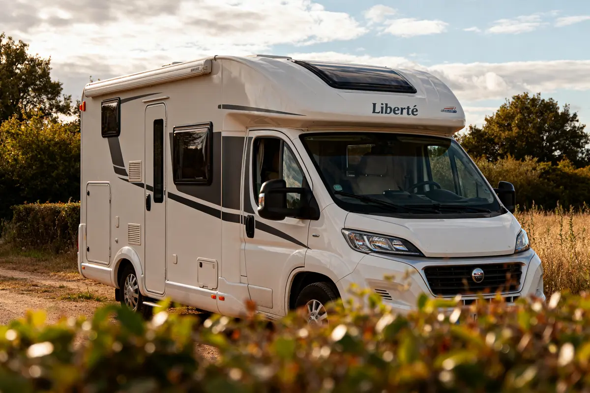 Camping-car liberté : voyages, confort et autonomie en pleine nature