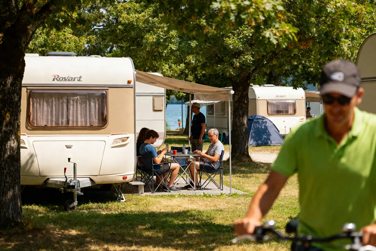 Camping Robert à Charavines : Nature, confort et randonnées