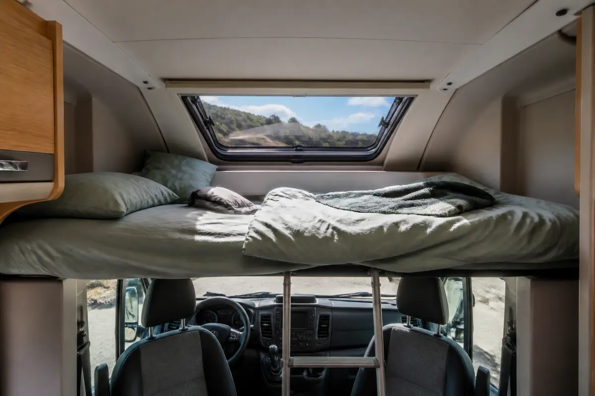 Lit cabine pour van, fourgon et camping-car : guide & matelas